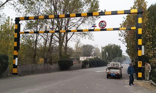 道路龙门架的限高高度怎样？