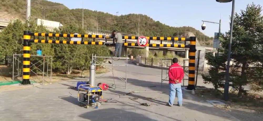 活动横移限高架安装